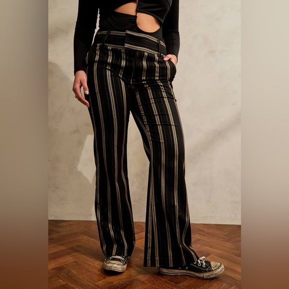 POPULAR!!! Urban Outfitters boot cut flare trousers 😍😍😍 - Picture 3 of 16